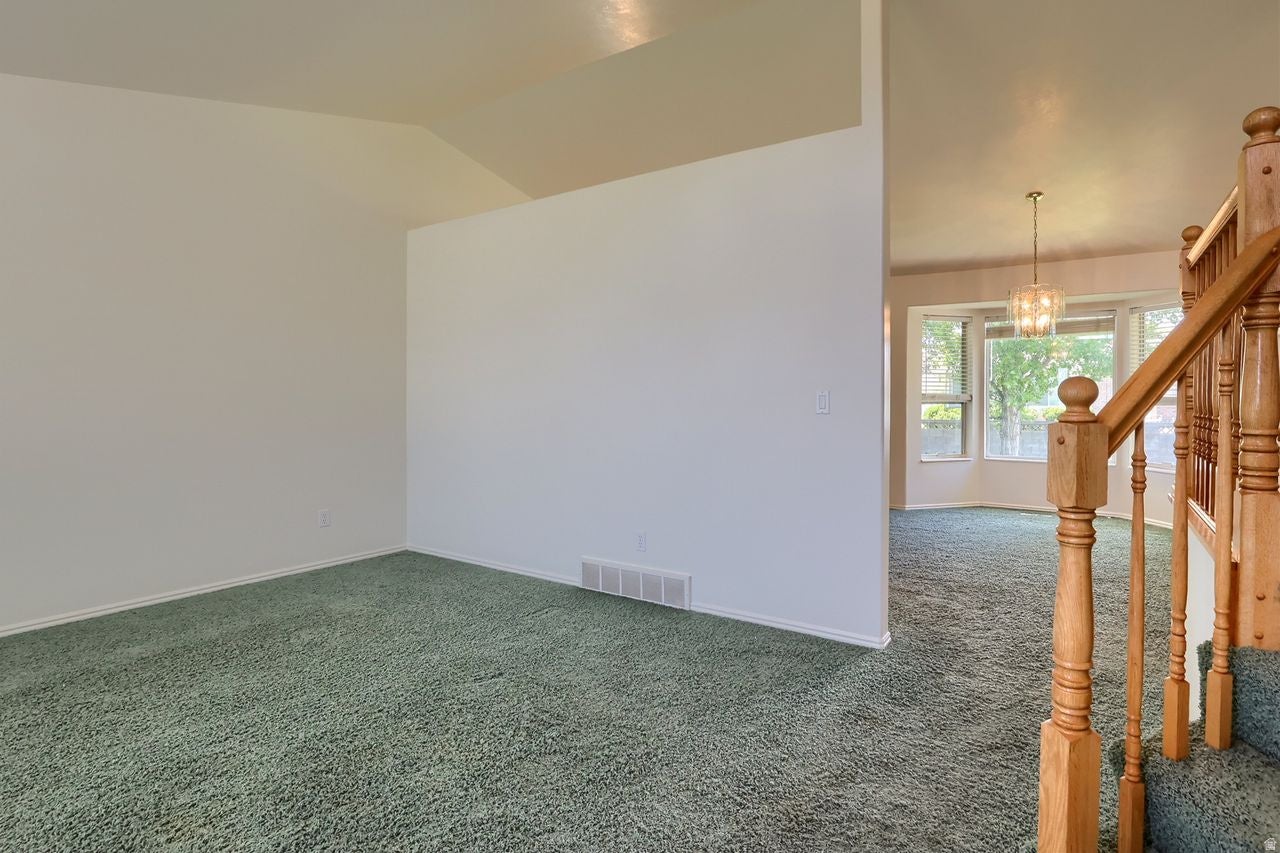 CAPITAL ESTATES - Residential