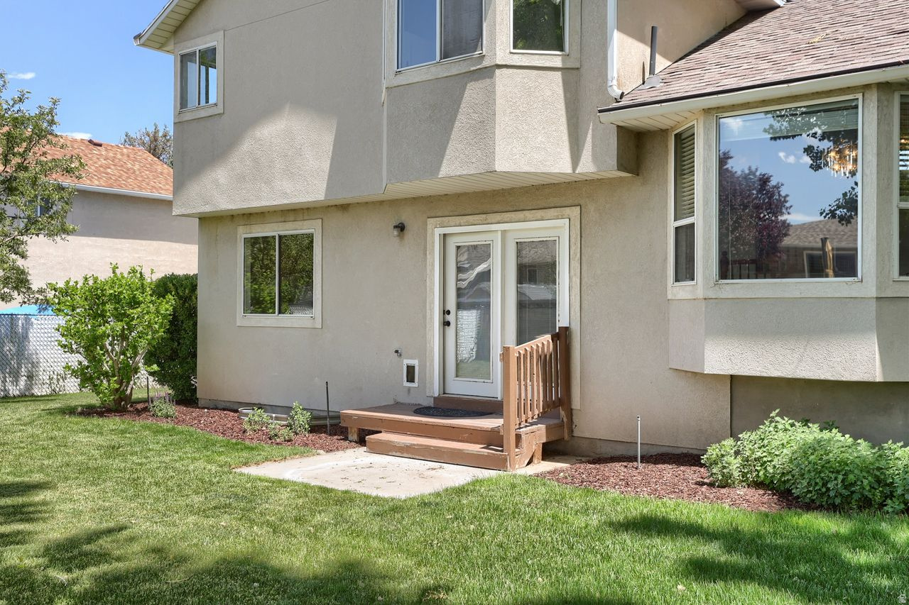 CAPITAL ESTATES - Residential