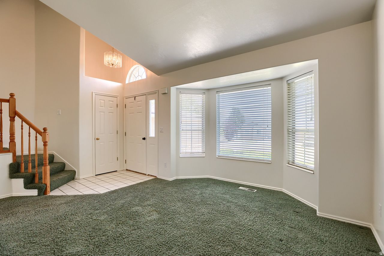 CAPITAL ESTATES - Residential