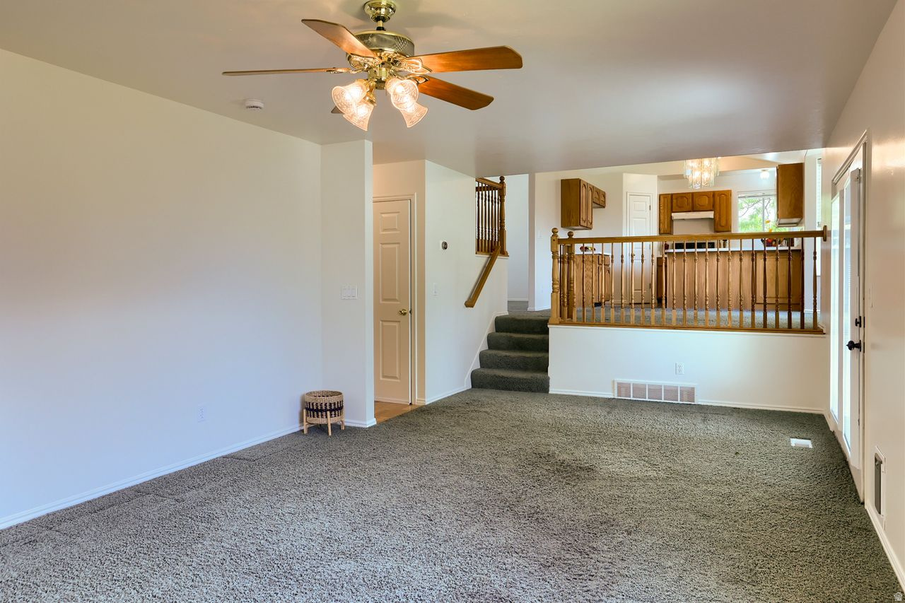CAPITAL ESTATES - Residential