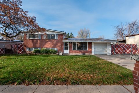 Tiny photo for 975 N GARNET ST, Layton, UT 84041 (MLS # 2124285)