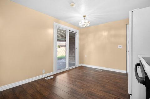 Tiny photo for 975 N GARNET ST, Layton, UT 84041 (MLS # 2124285)