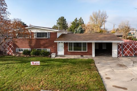 Tiny photo for 975 N GARNET ST, Layton, UT 84041 (MLS # 2124285)