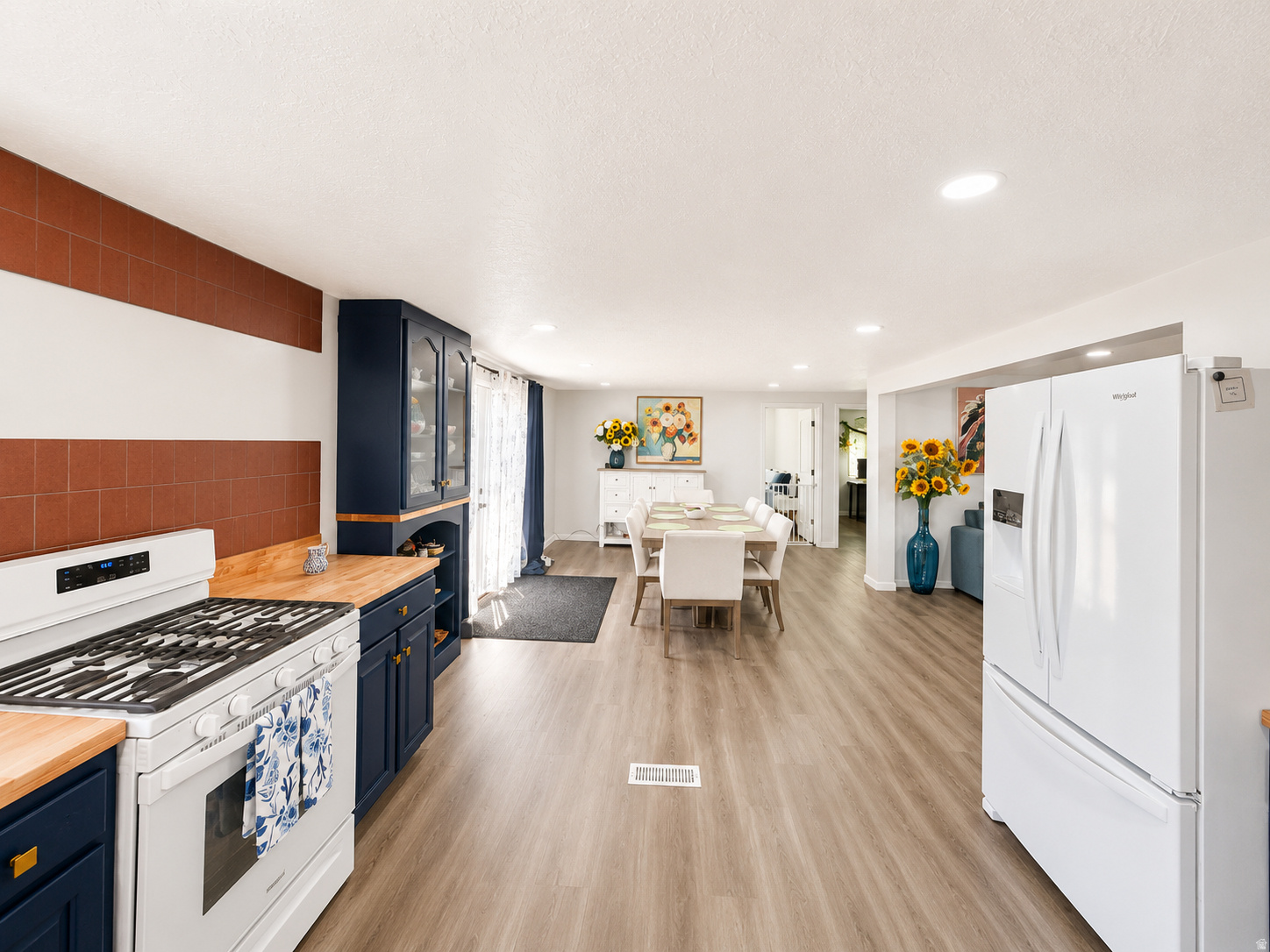 EAST MEADOWS - Residential