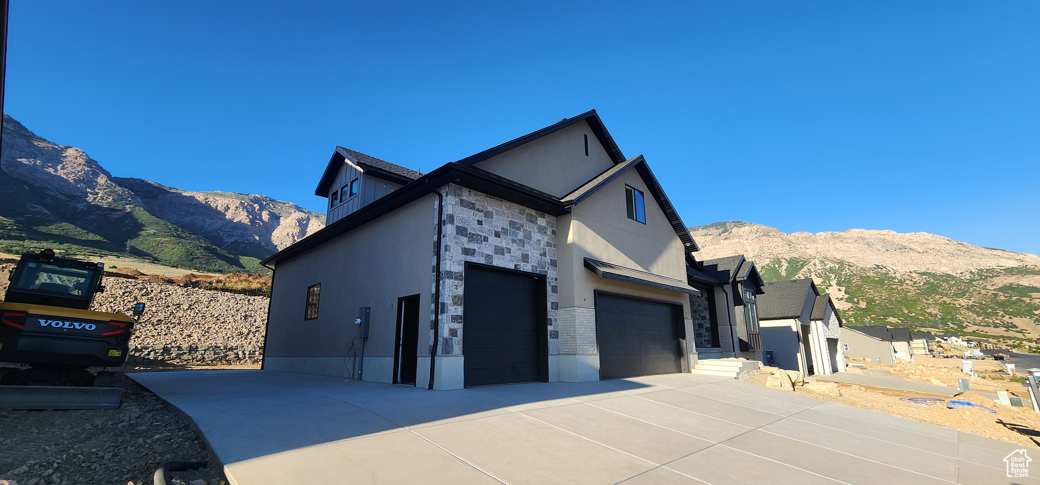 620 E MOUNTAIN ROAD RD N