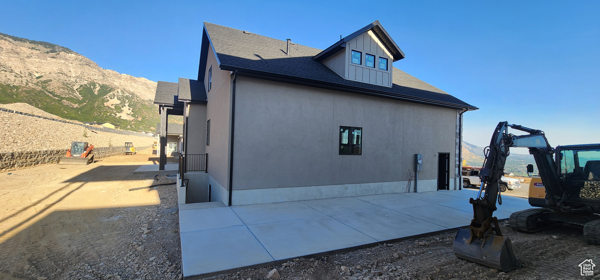 620 E MOUNTAIN ROAD RD N
