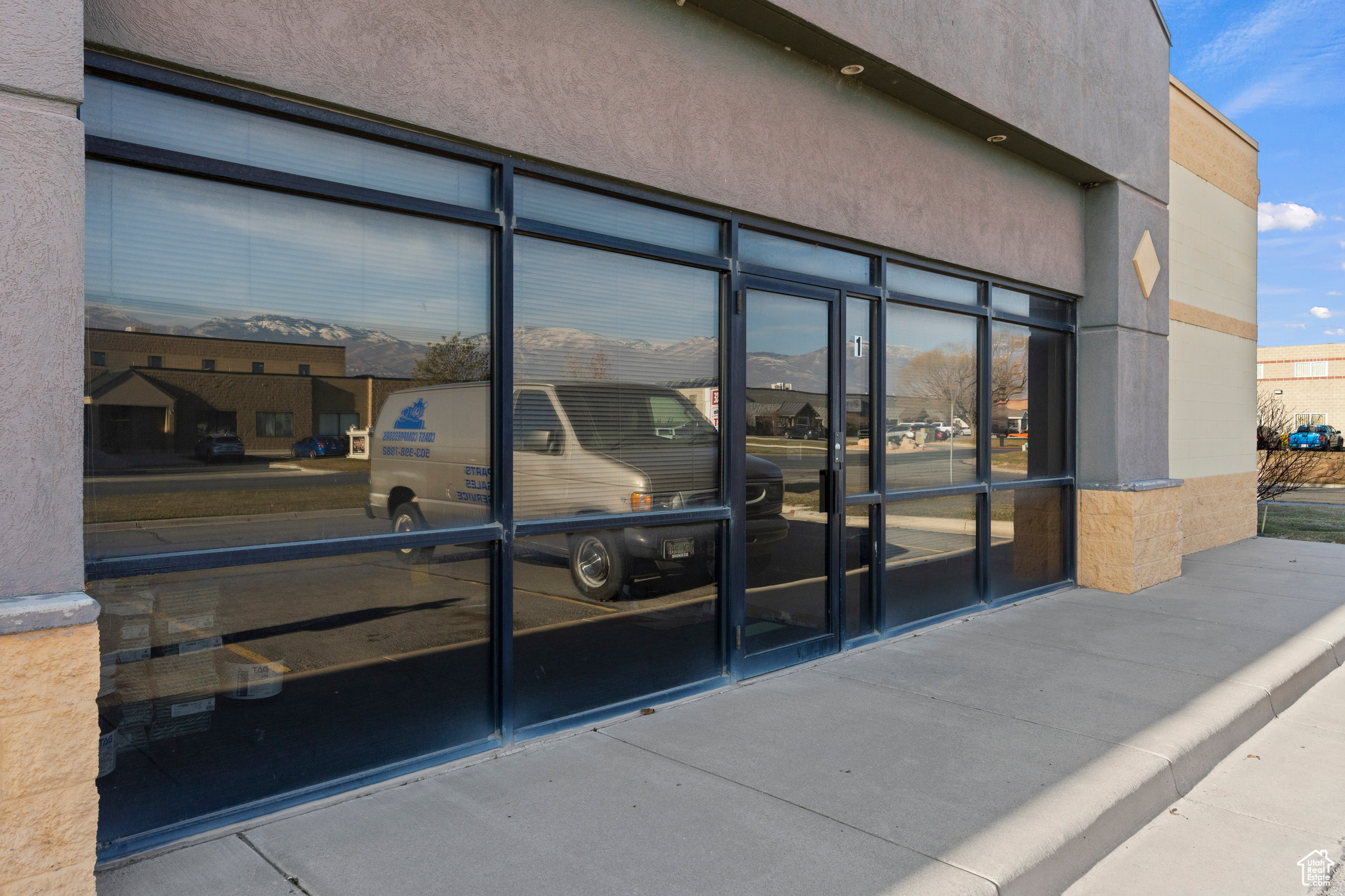 NORTH WOOD BUSINESS CENTER - Commercial Lease