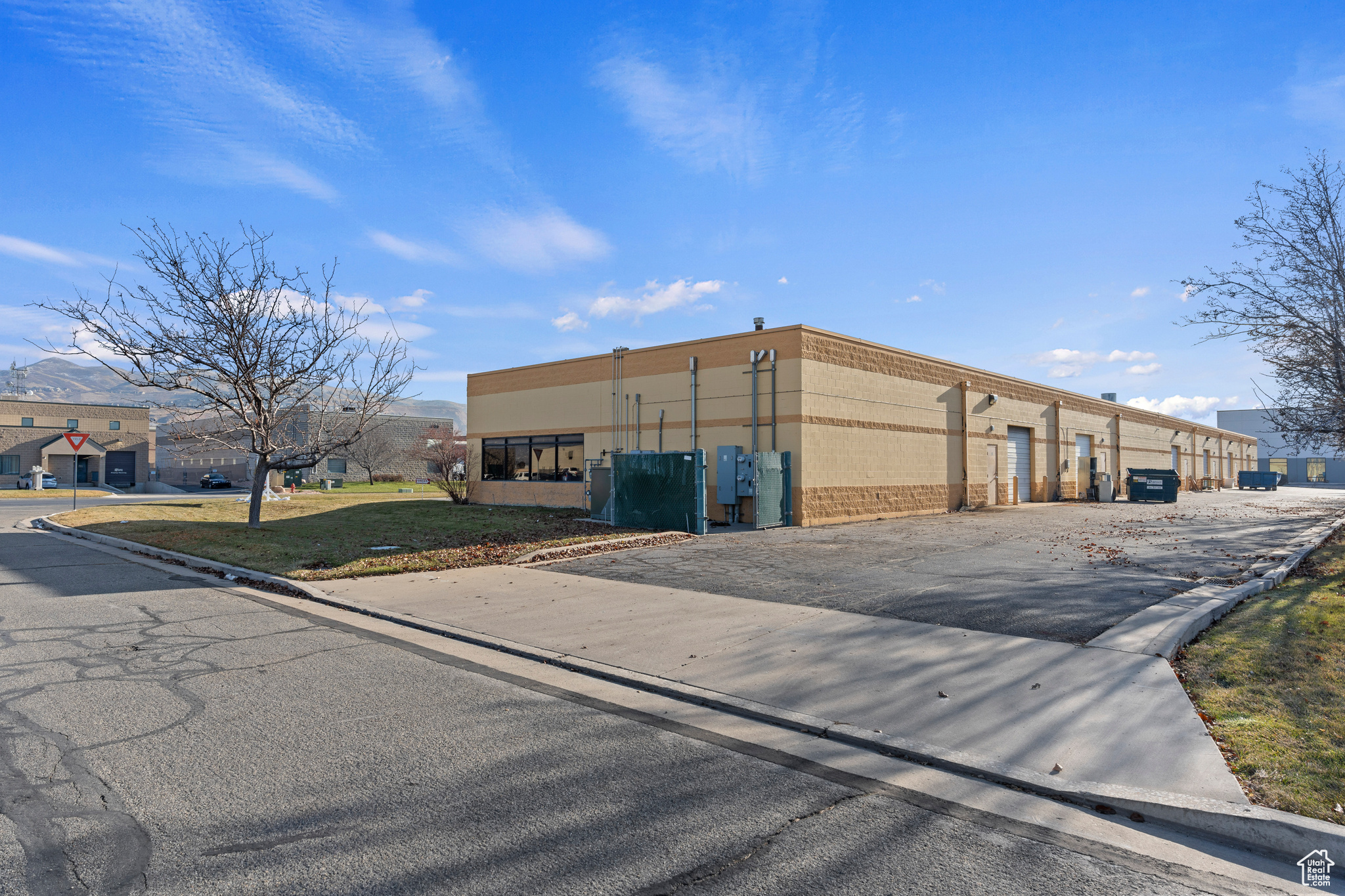 NORTH WOOD BUSINESS CENTER - Commercial Lease