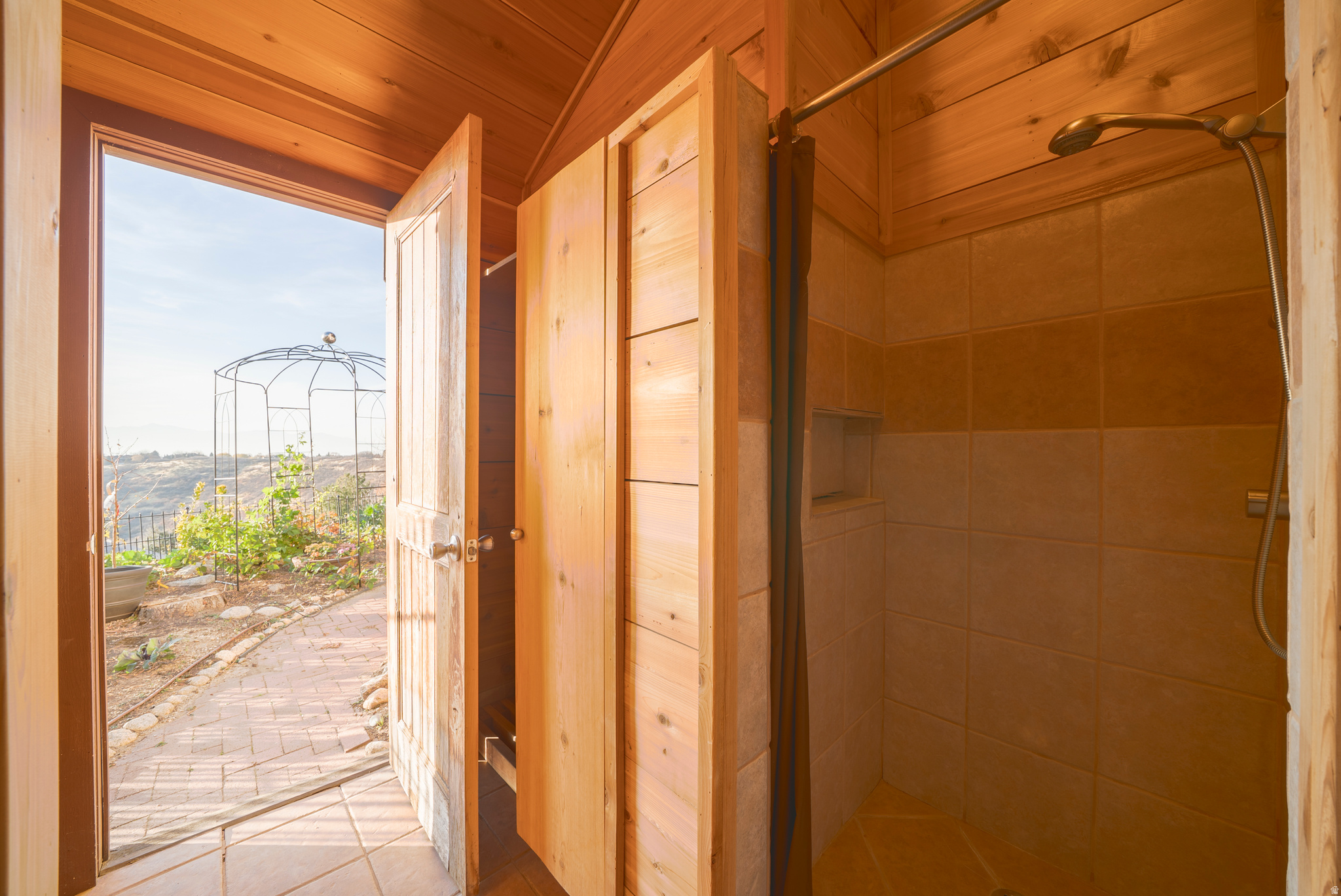 MAJESTIC CAN - Residential