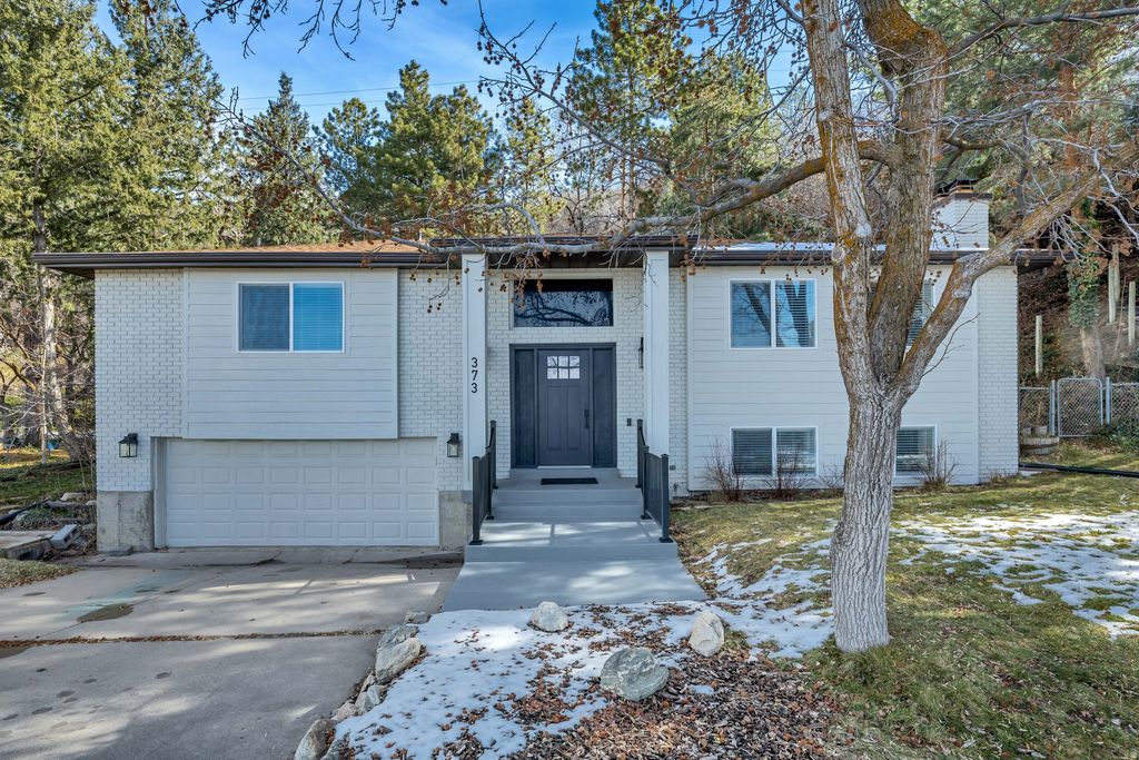 Photo for 373 S EASTOAKS DR, Fruit Heights, UT 84037 (MLS # 2139526)