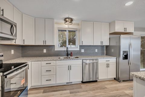 Tiny photo for 373 S EASTOAKS DR, Fruit Heights, UT 84037 (MLS # 2139526)