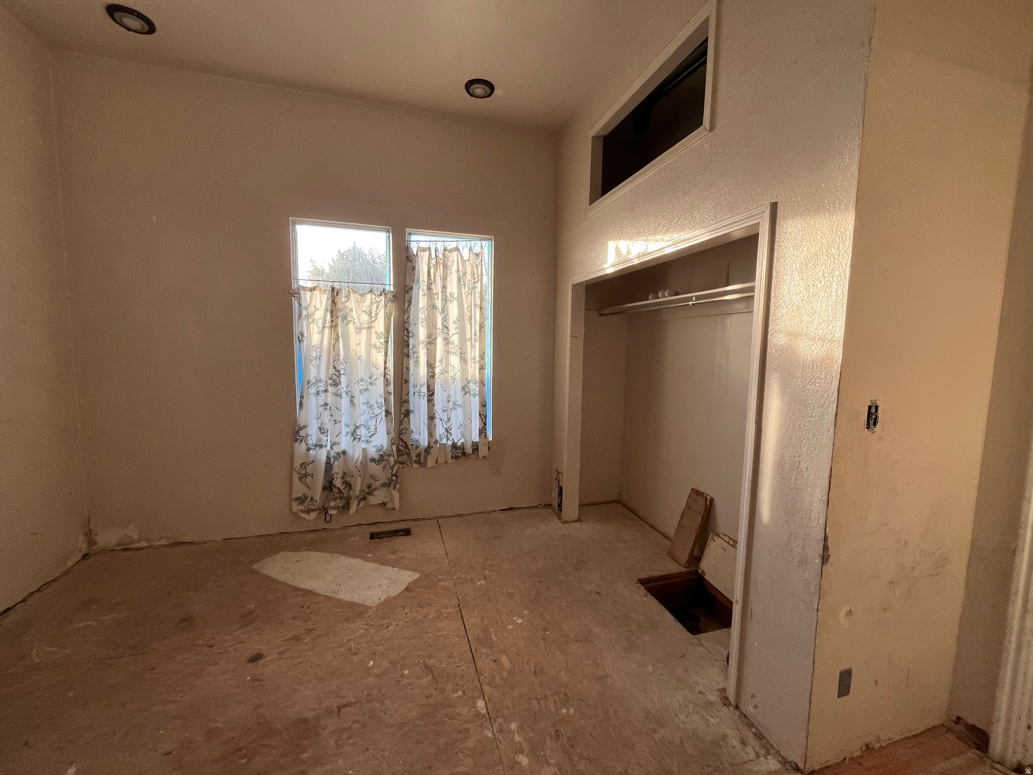 SOUTHSIDE ADDITION PROVOAREA 15 AC - Residential