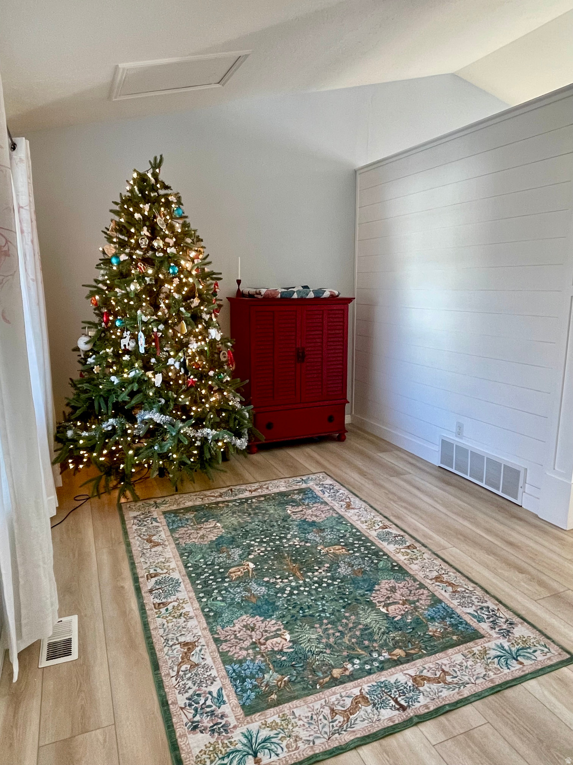 MOUNTAIN VIEW - Residential