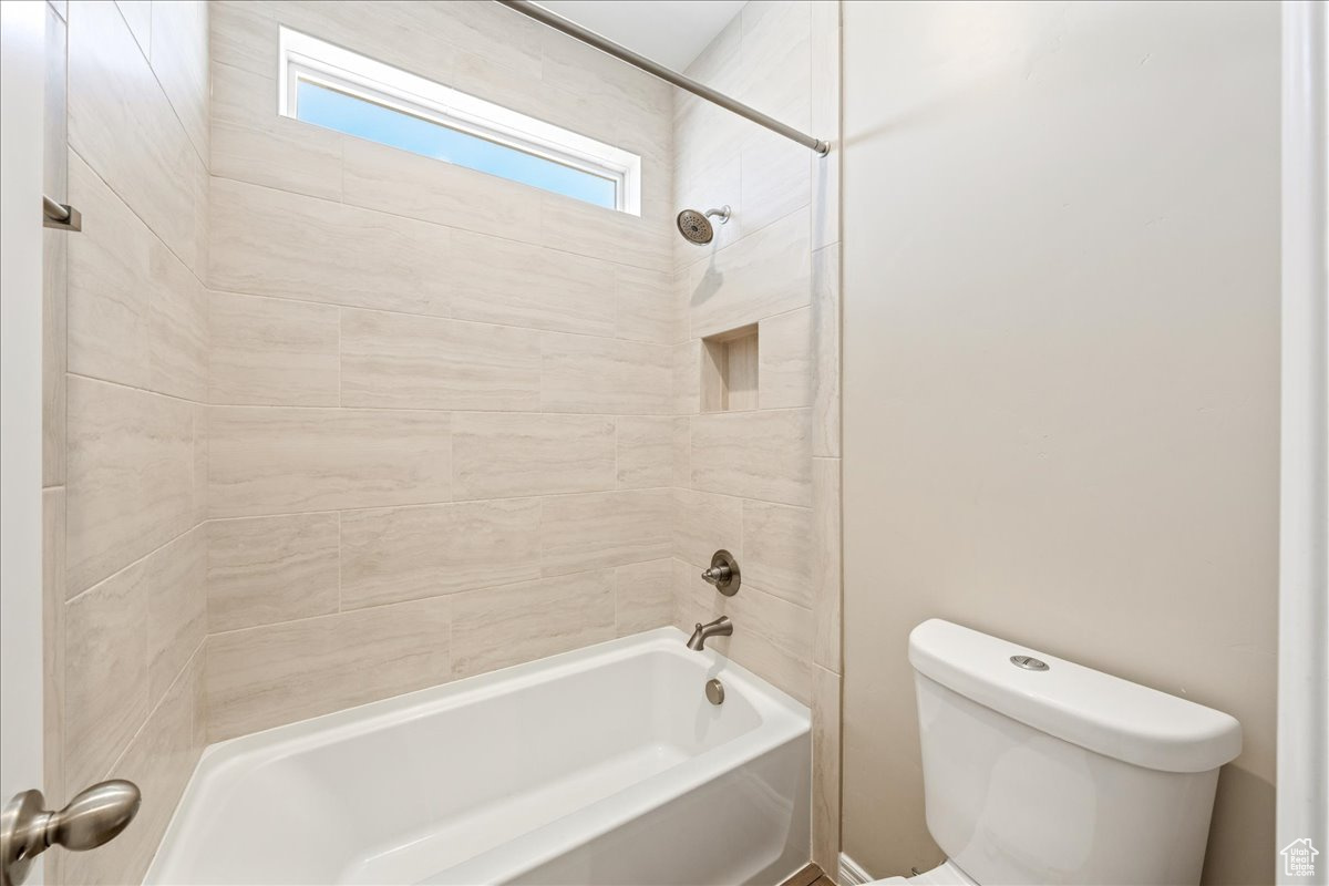 CECITA CREST AT DIVARIO PH 1 - Residential