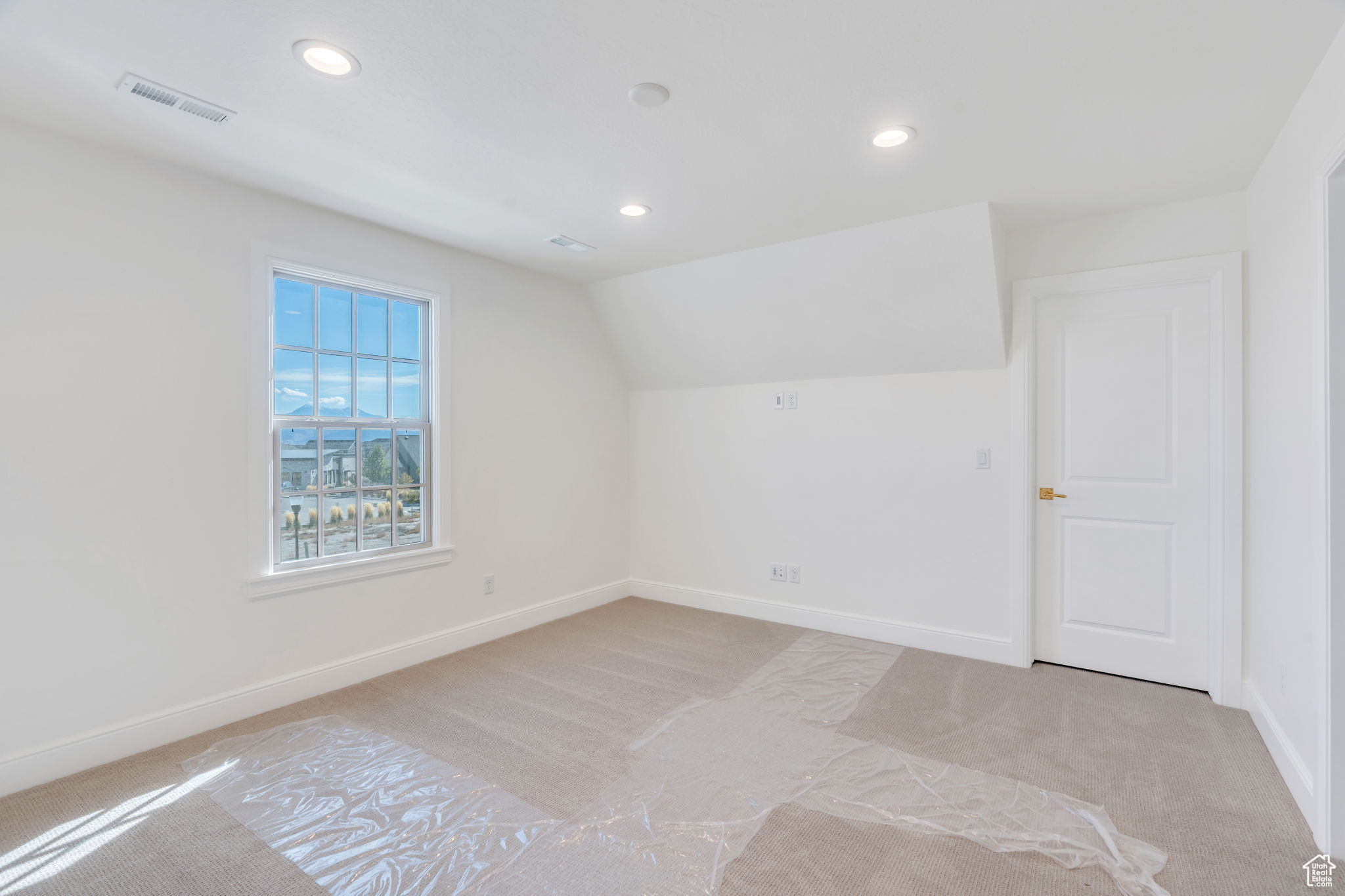 CAMDEN COMMONS - Residential Income