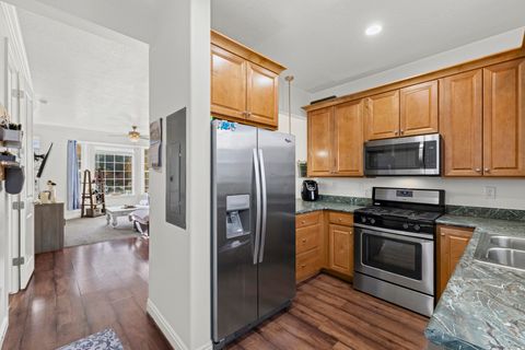 Tiny photo for 208 E 660 N, Salem, UT 84653 (MLS # 2122279)