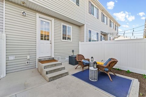 Tiny photo for 208 E 660 N, Salem, UT 84653 (MLS # 2122279)