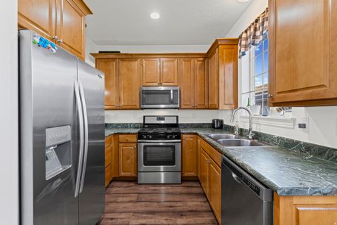 Tiny photo for 208 E 660 N, Salem, UT 84653 (MLS # 2122279)