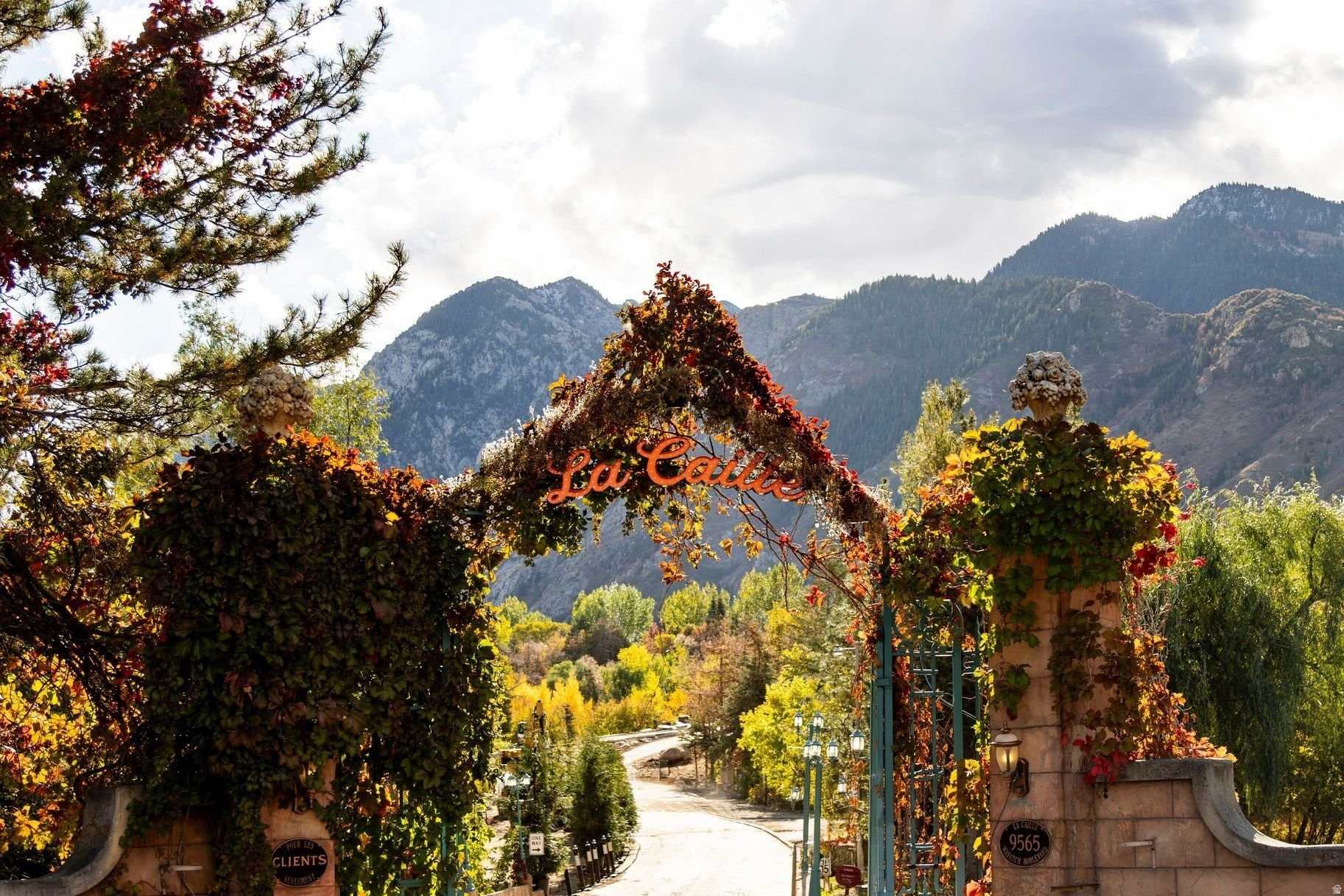 APRES CONDOMINIUMS - Residential