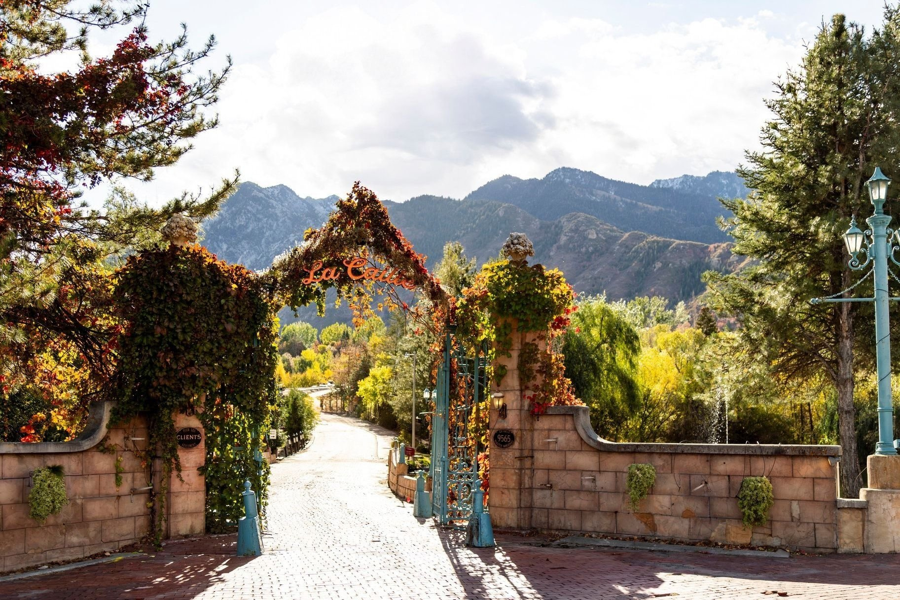 APRES CONDOMINIUMS - Residential