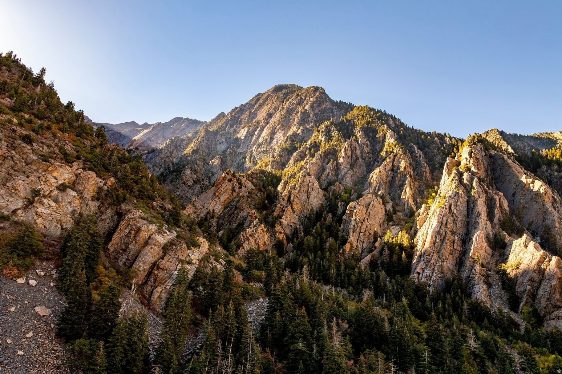 APRES CONDOMINIUMS - Residential