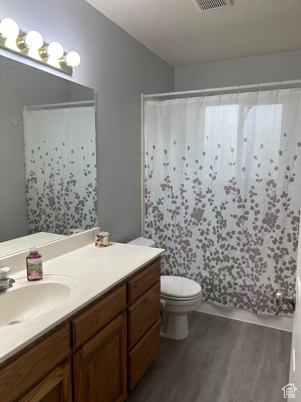 WOODMERE ESTATES #1 - Residential