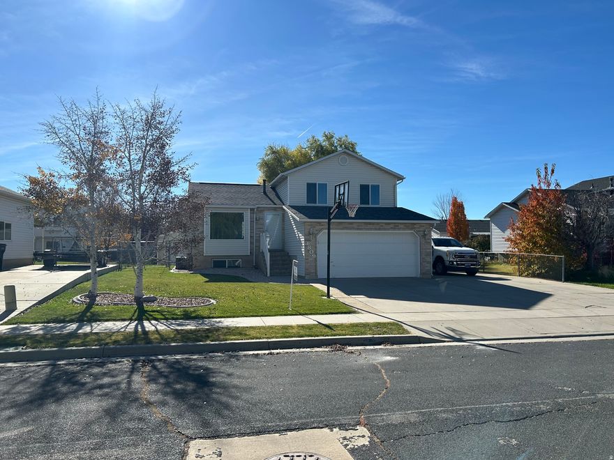 Square footage figures are provided as a courtesy estimate only and were obtained from county records. Buyer is advised to obtain an independent measurement.