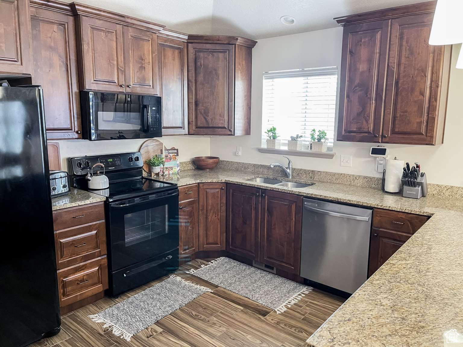 HUNTERS MEADOW SUBD - Residential