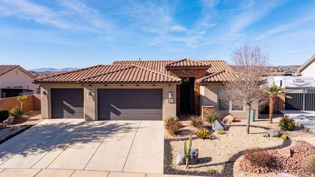 Photo of 687 N MILLCREEK SPRINGS DR, Washington, UT 84780 (MLS # 2136469)