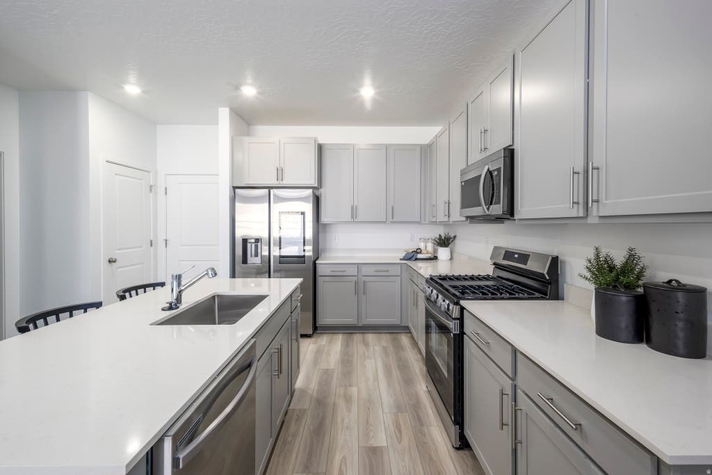 Photo of 1708 W VIOLA LN #3019, Saratoga Springs, UT 84045 (MLS # 2176745)
