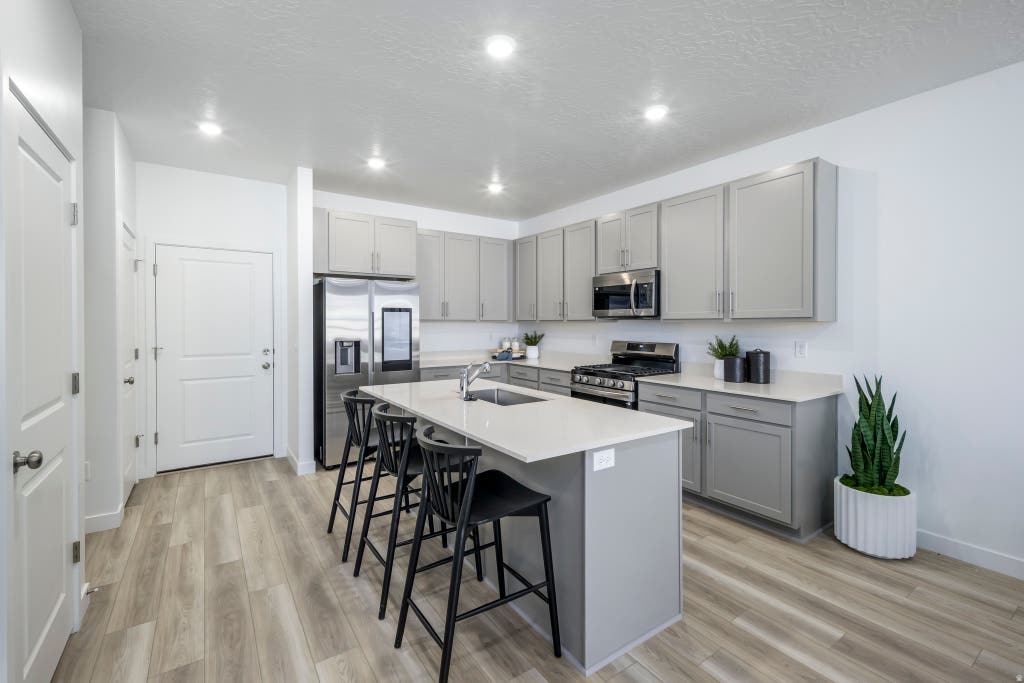 Photo of 1708 W VIOLA LN #3019, Saratoga Springs, UT 84045 (MLS # 2176745)