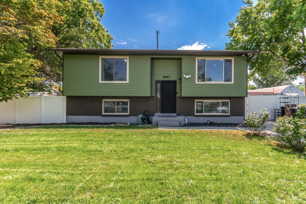 Photo of 1647 W 8295 S, West Jordan, UT 84088 (MLS # 2172403)