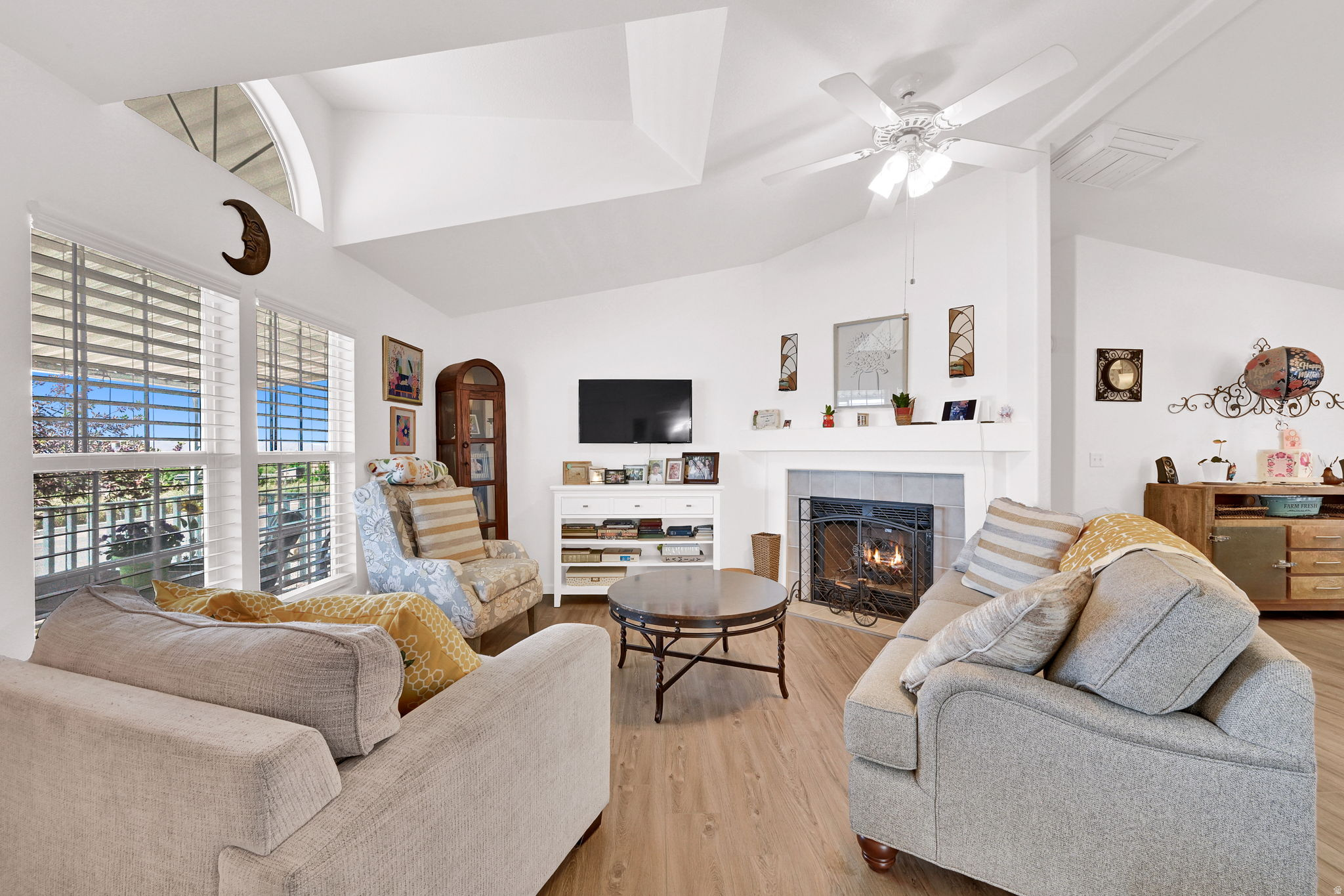 ROLLING HILLS ESTATE - Residential
