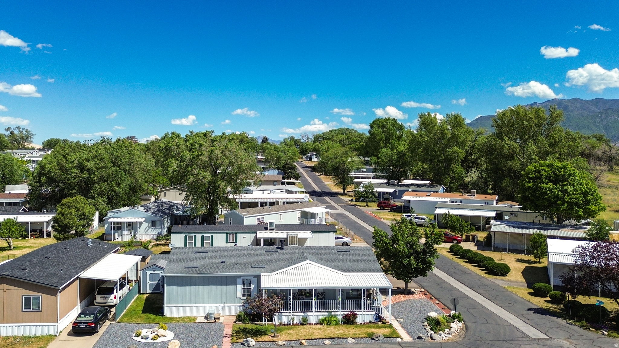 ROLLING HILLS ESTATE - Residential