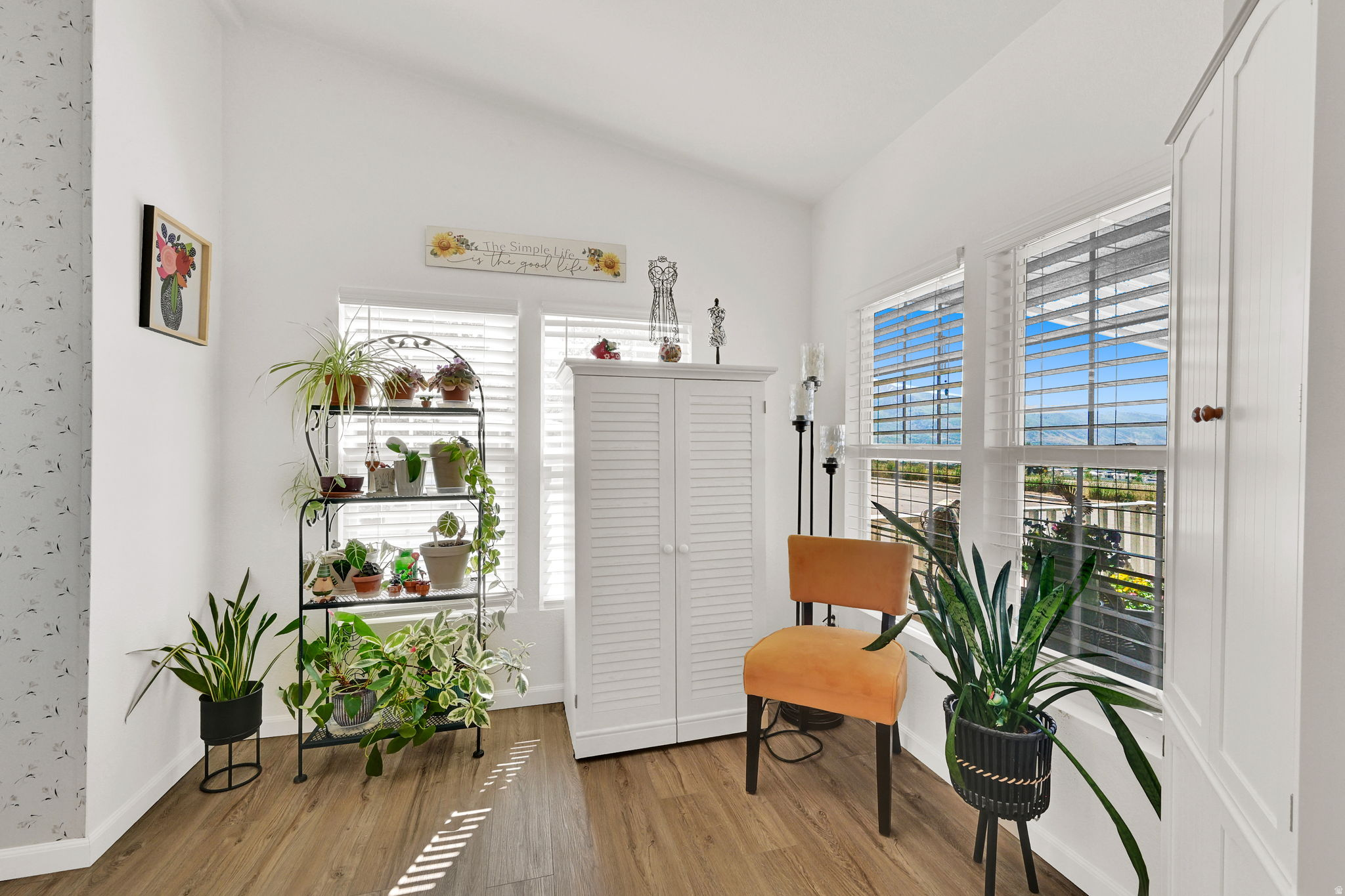 ROLLING HILLS ESTATE - Residential