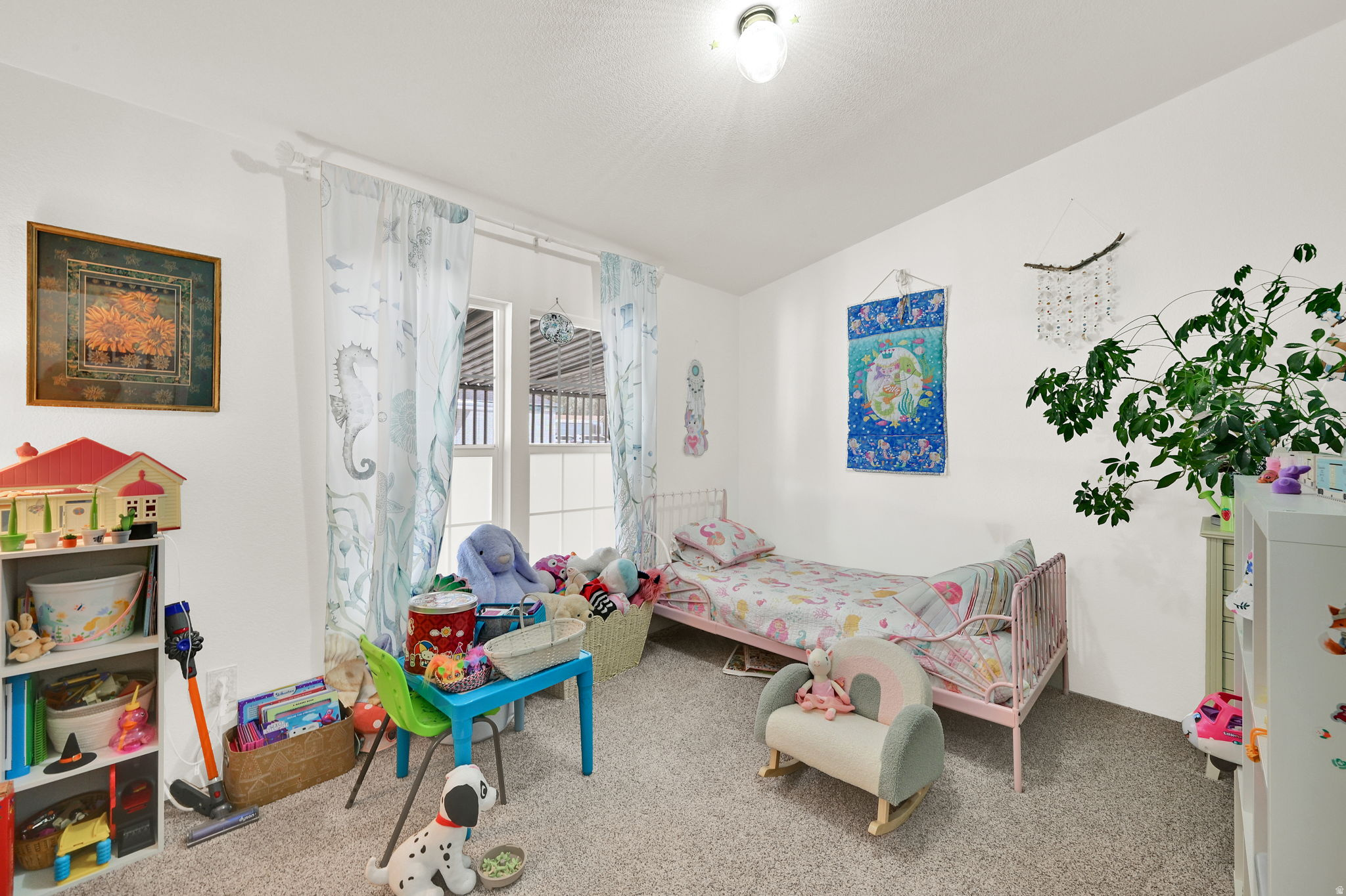 ROLLING HILLS ESTATE - Residential