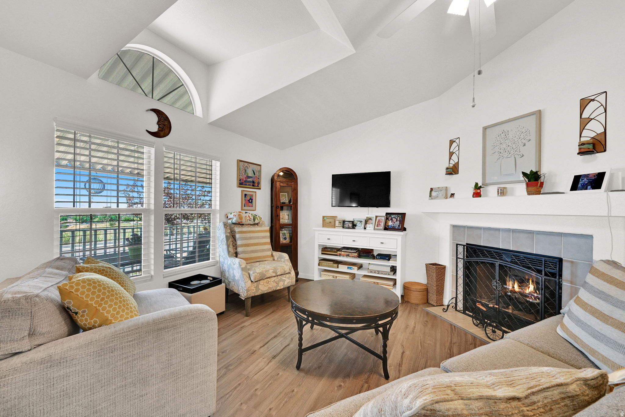 ROLLING HILLS ESTATE - Residential
