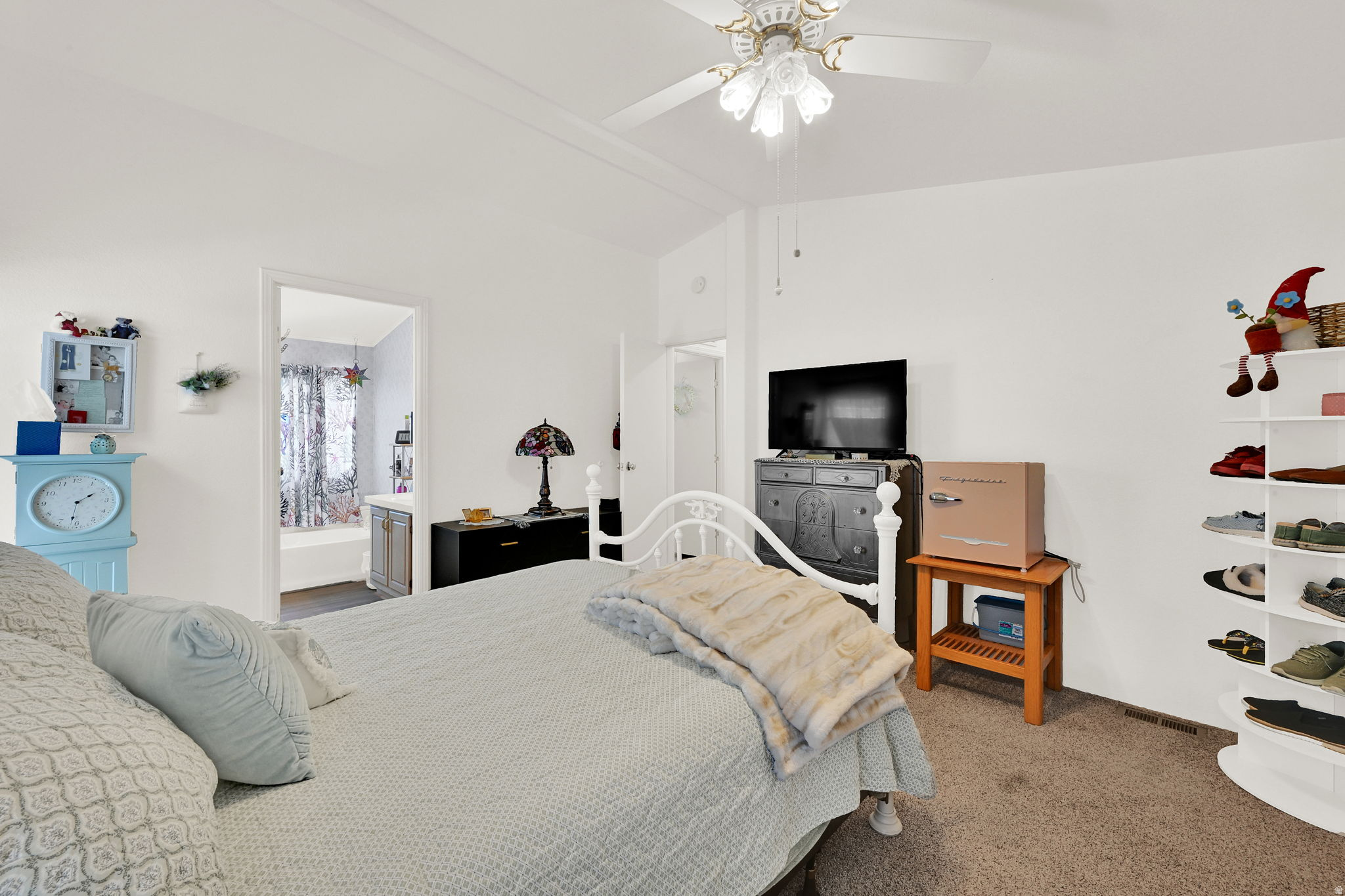 ROLLING HILLS ESTATE - Residential