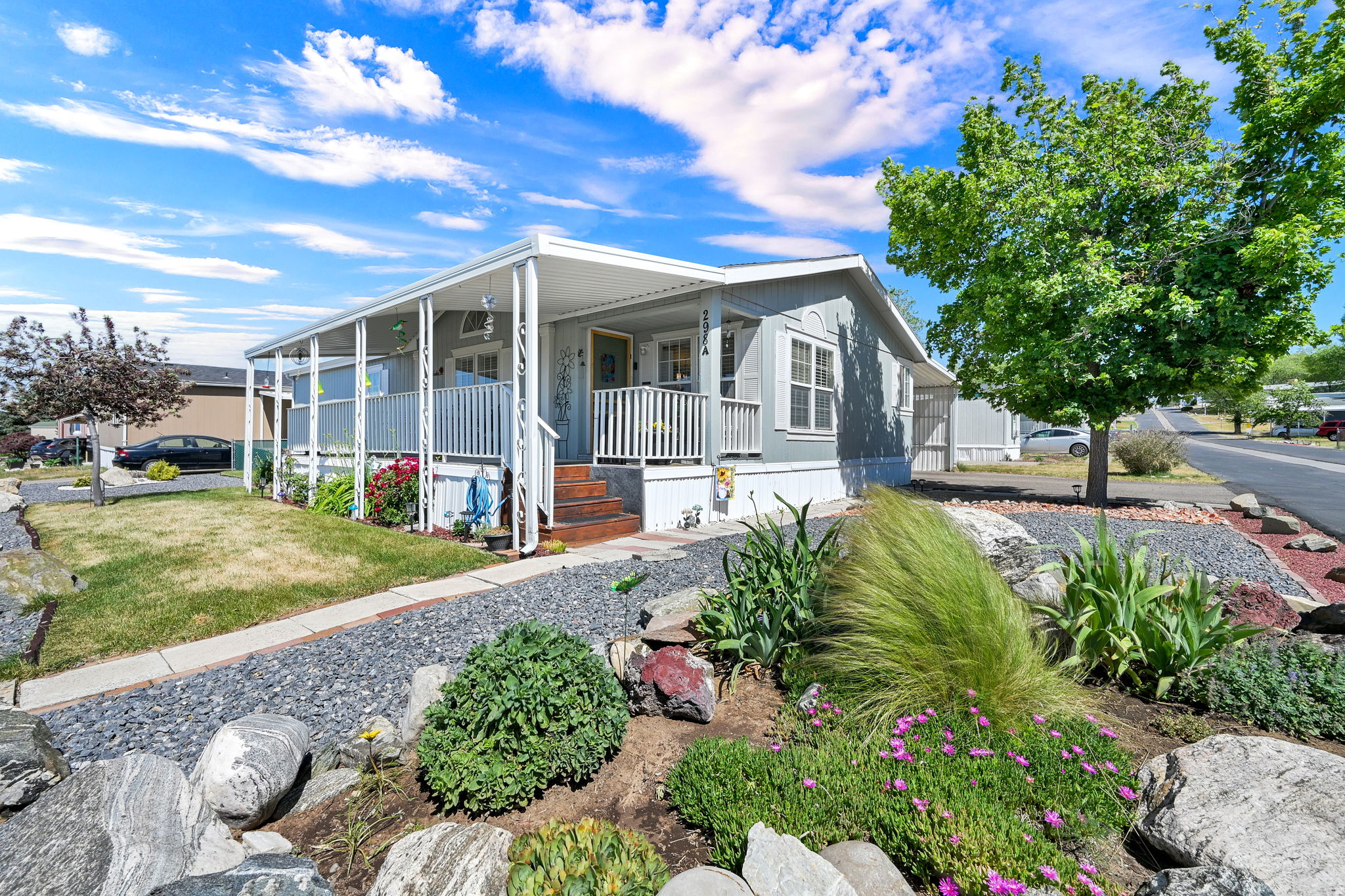 ROLLING HILLS ESTATE - Residential