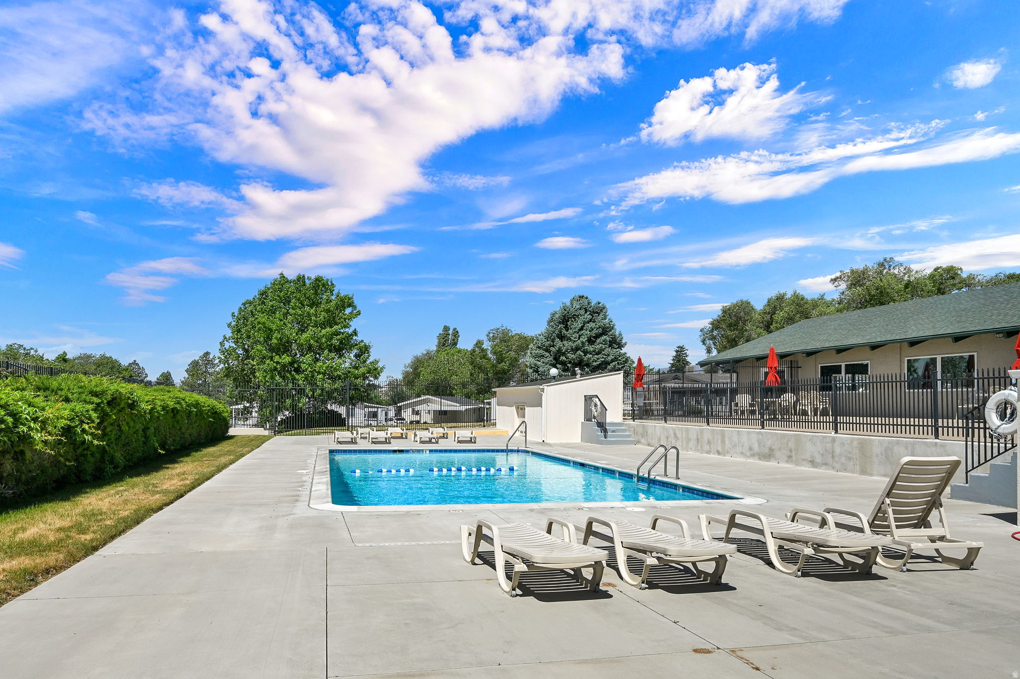 ROLLING HILLS ESTATE - Residential