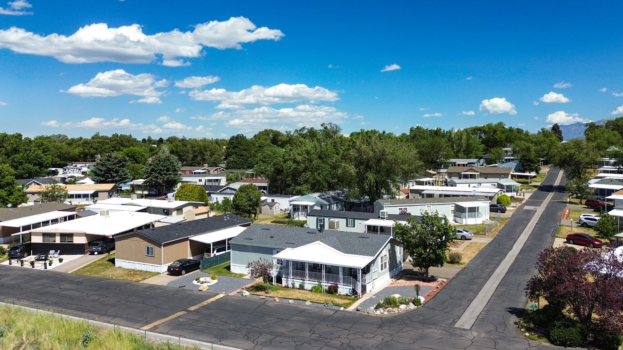 ROLLING HILLS ESTATE - Residential
