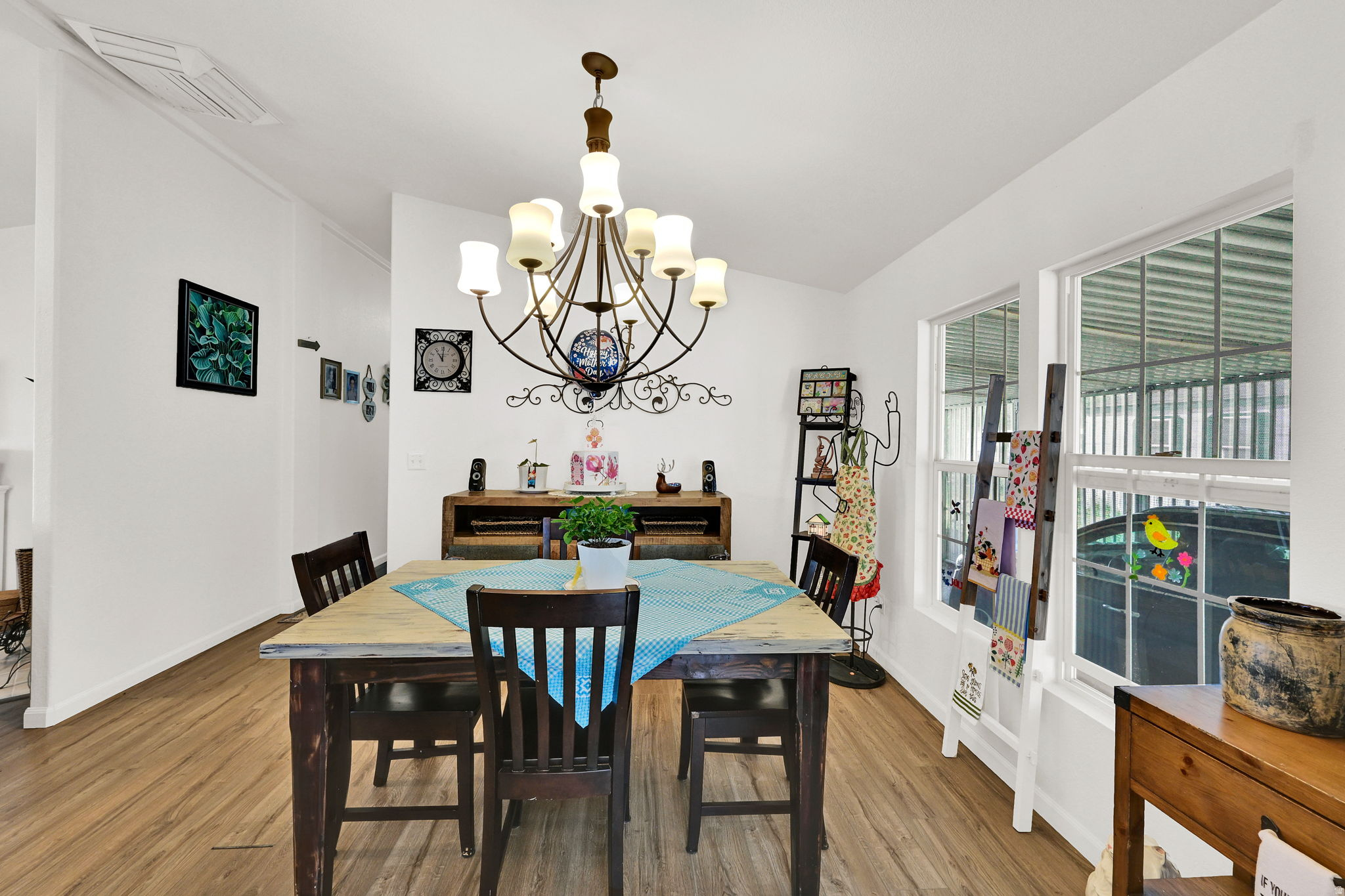 ROLLING HILLS ESTATE - Residential