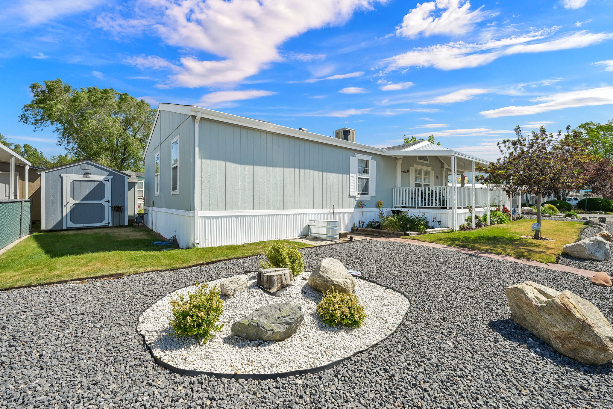 ROLLING HILLS ESTATE - Residential