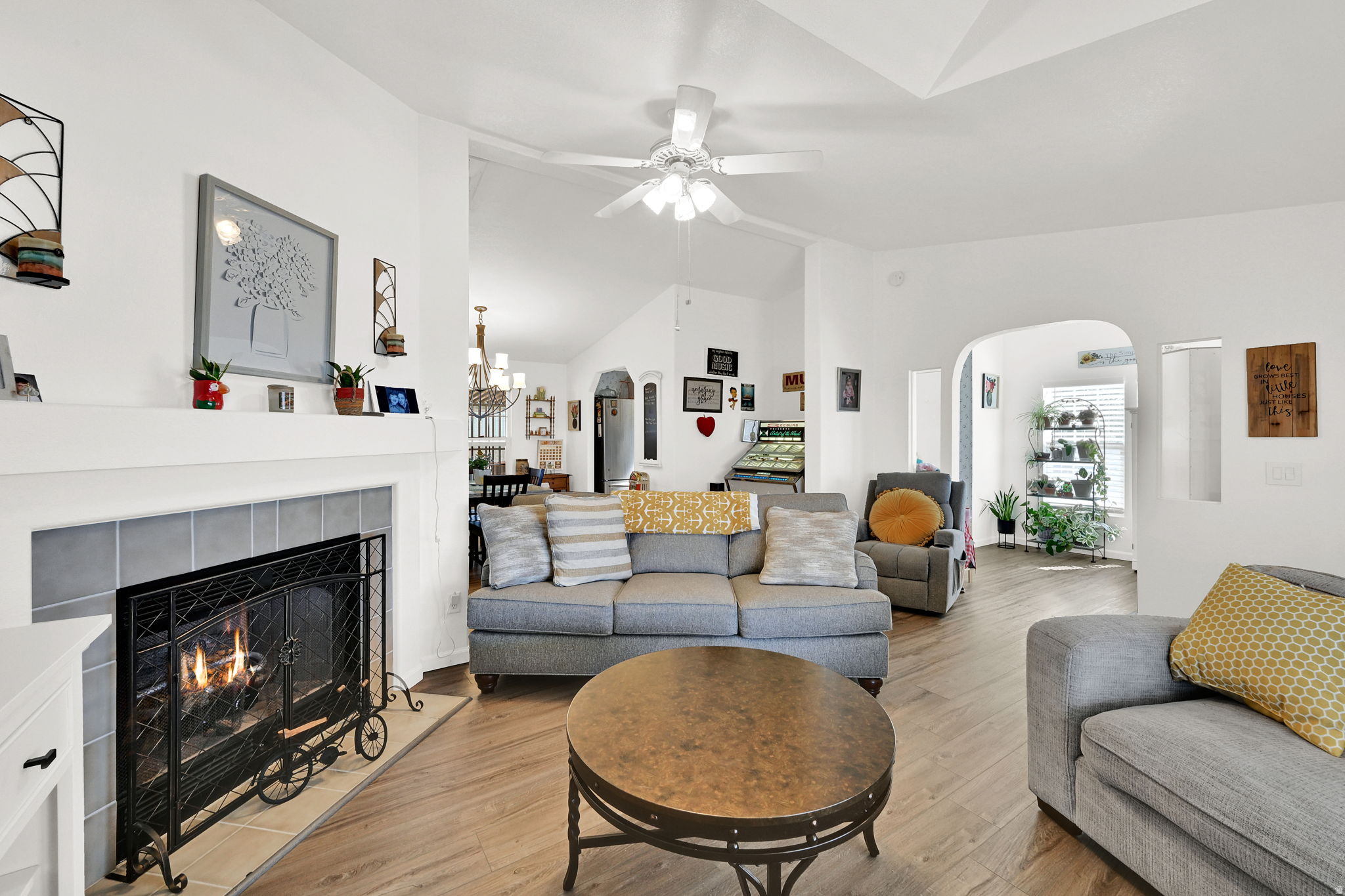 ROLLING HILLS ESTATE - Residential