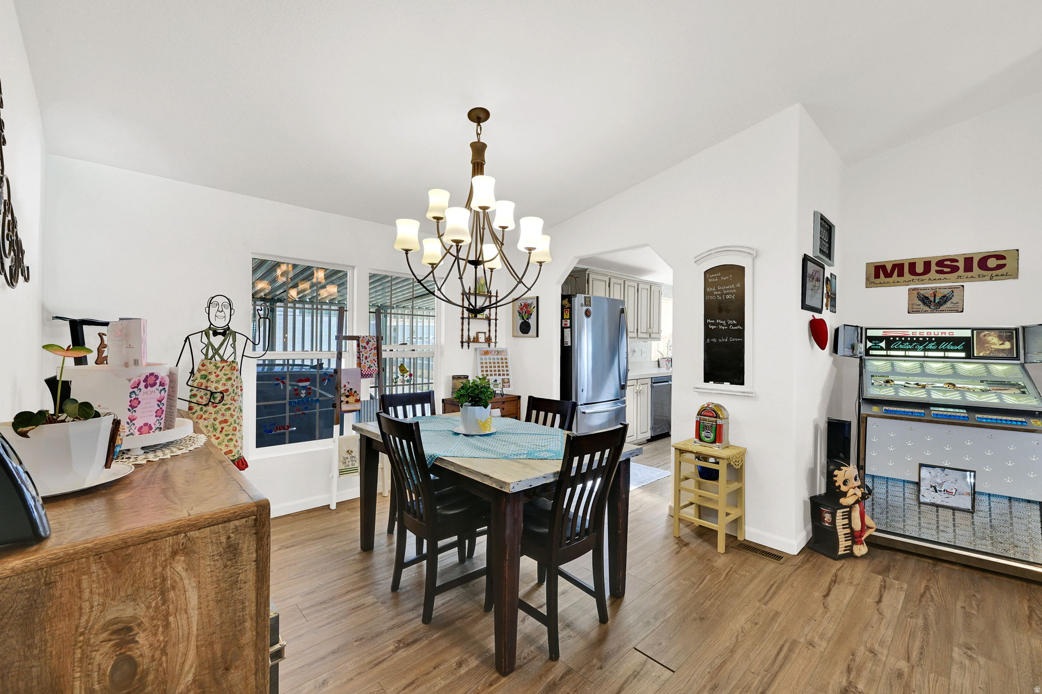 ROLLING HILLS ESTATE - Residential