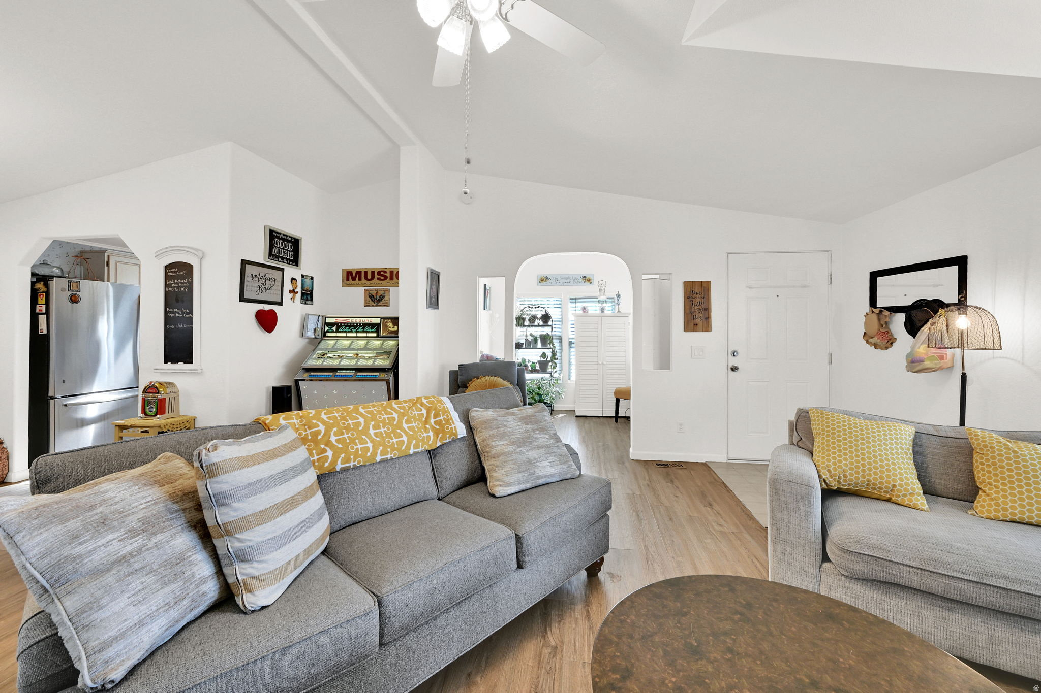 ROLLING HILLS ESTATE - Residential