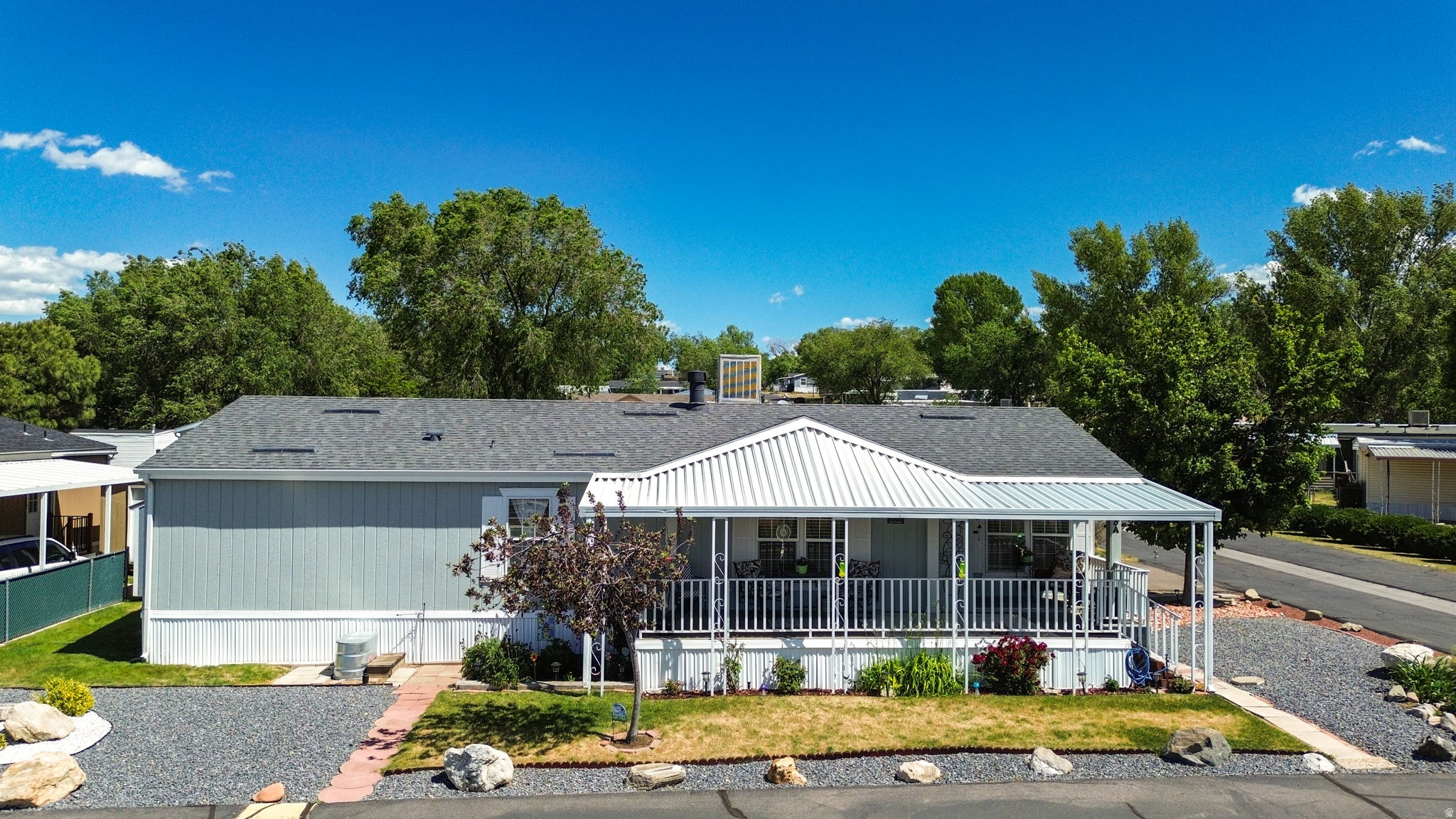 ROLLING HILLS ESTATE - Residential