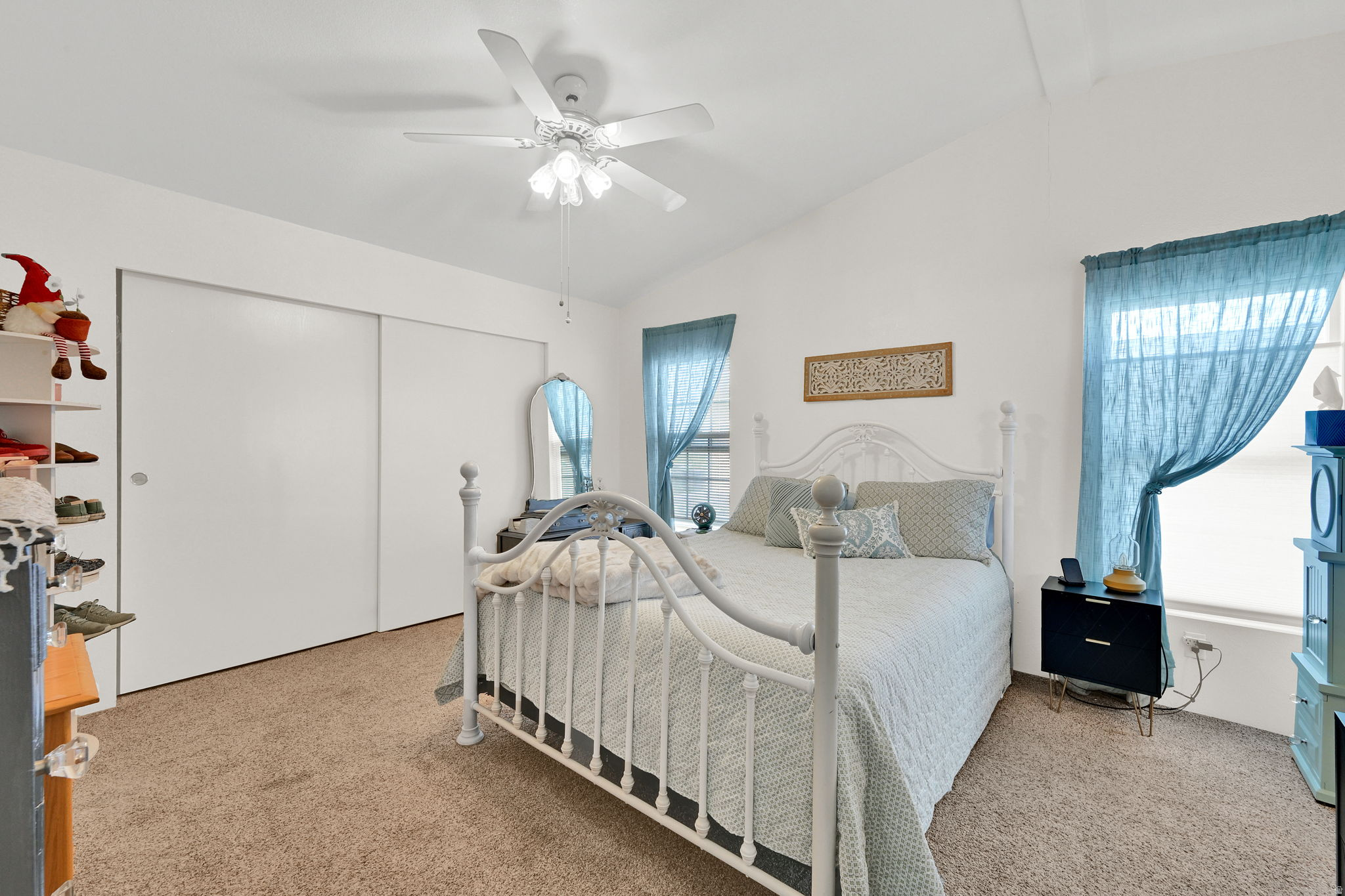 ROLLING HILLS ESTATE - Residential