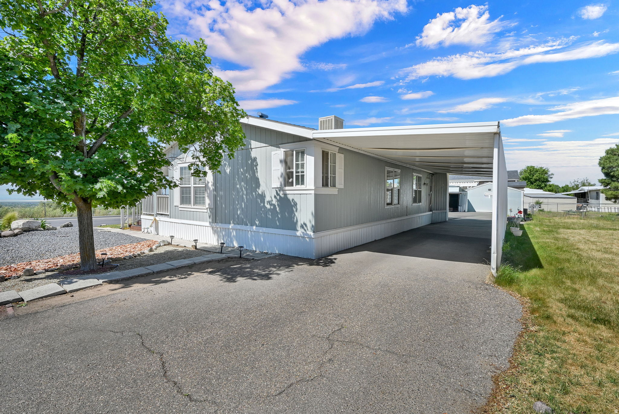 ROLLING HILLS ESTATE - Residential