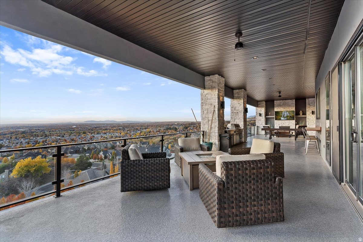 DEER CREST AT HIDDEN SPRINGS - Residential